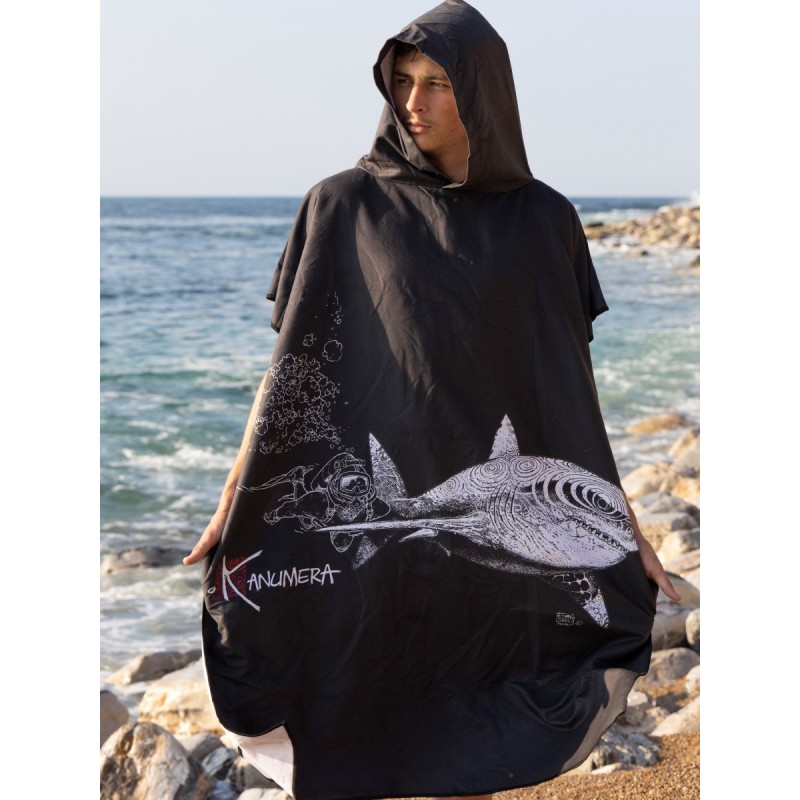 Poncho Microfibre Grand Modèle Le Requin blanc et le Plongeur