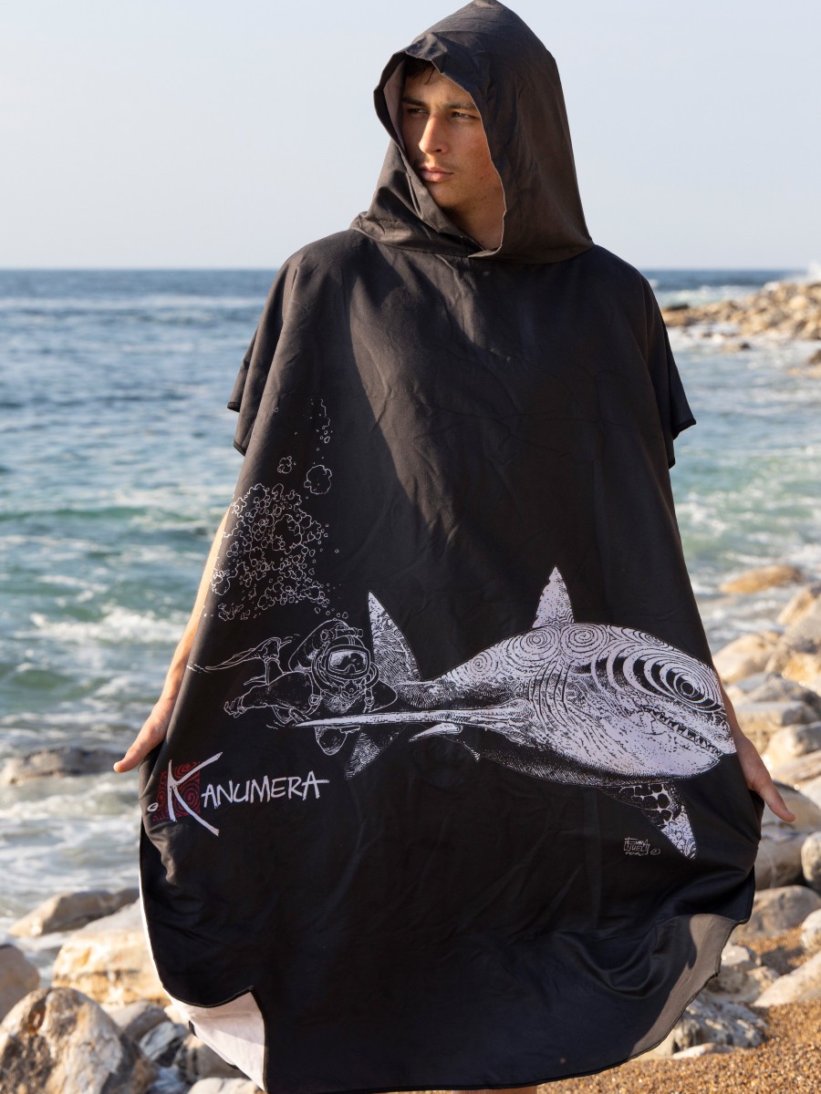 Poncho Microfibre Grand Modèle Le Requin blanc et le Plongeur