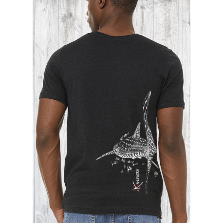 (New) Tee-shirt moulant Femme Le Requin Tatoo (Impression Poitrine)