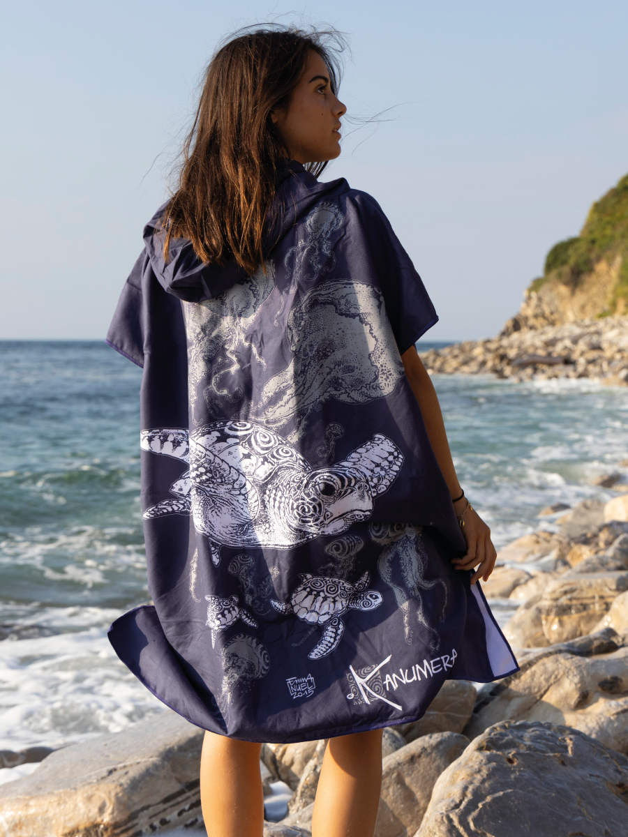 Poncho Microfibre Moyen Modèle Le Banquet des Tortues