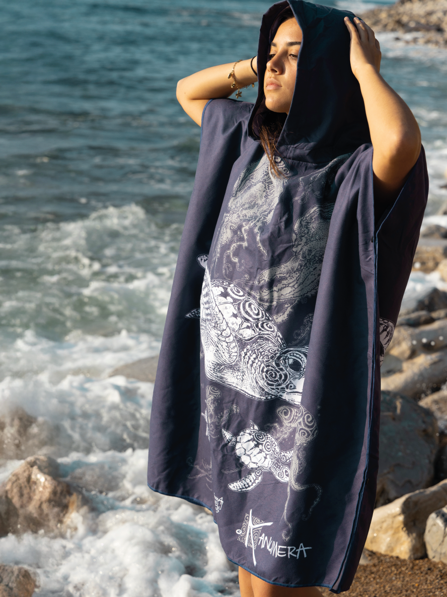 Poncho Microfibre Moyen Modèle Le Banquet des Tortues