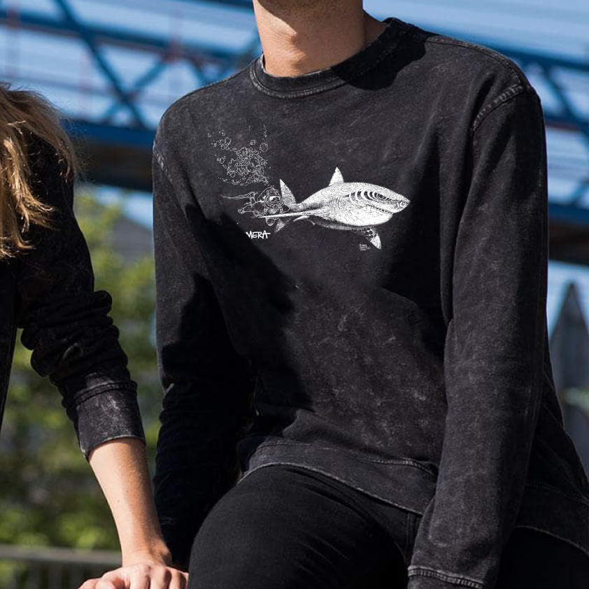 Sweat-shirt délavé Ample Le Requin Blanc et le Plongeur